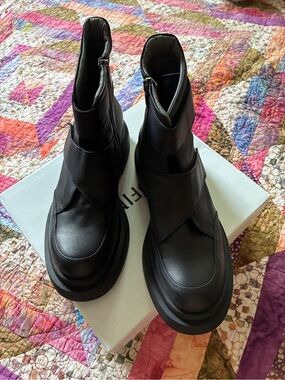 Lofina Black Leather Women's Ankle Boots